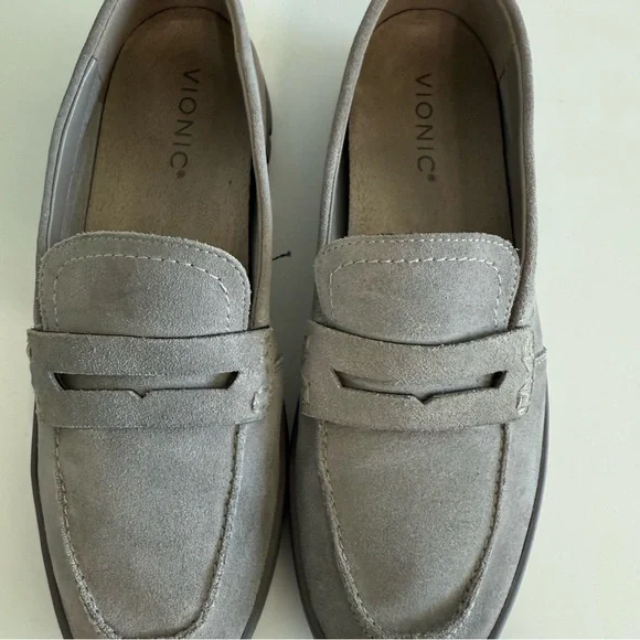 Vionic Uptown Suede Loafers Flats Women Size 9 Light Gray Comfy Work Office - Picture 3 of 13